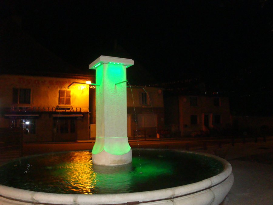 fontaine de nuit éclairée Marbrerie De Villa